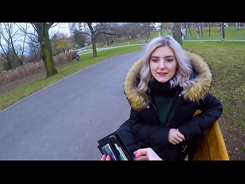 ❤️ Gleypir heitt ásamt ókunnugra fyrir peninga - blástur í garðinum eftir Evu Elfie ❤️❌ Bara klám á is.28films.ru ☑